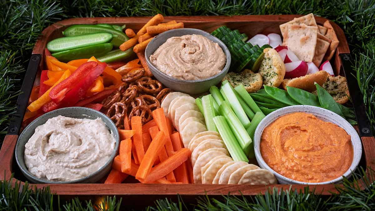 Hummus platter with fresh vegetables