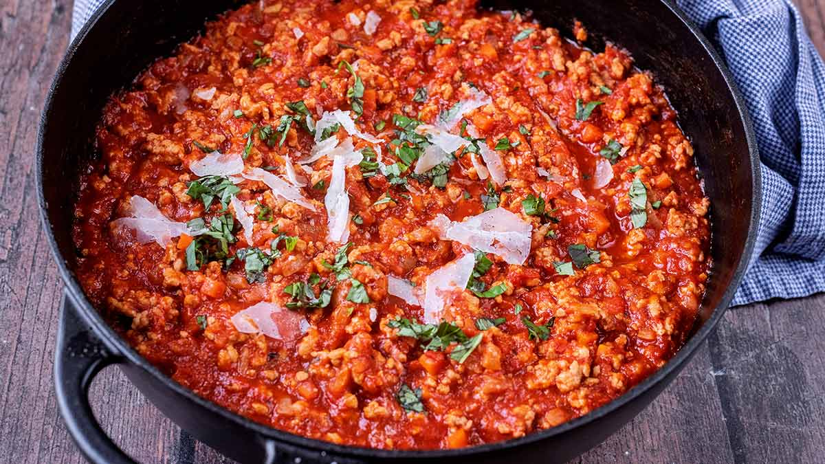Best Chicken Bolognese - Hungry Healthy Happy