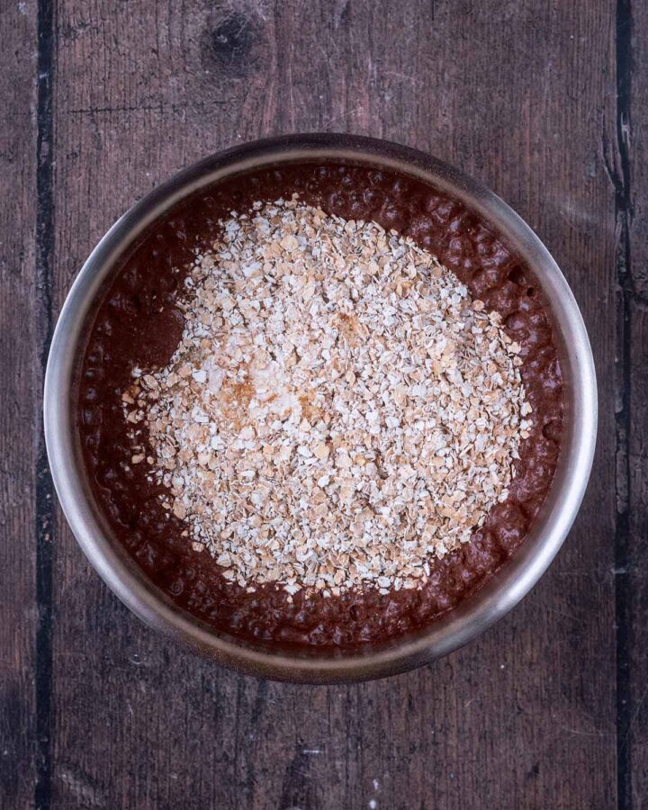 Oats, cocoa powder and milk in a sauce pan.