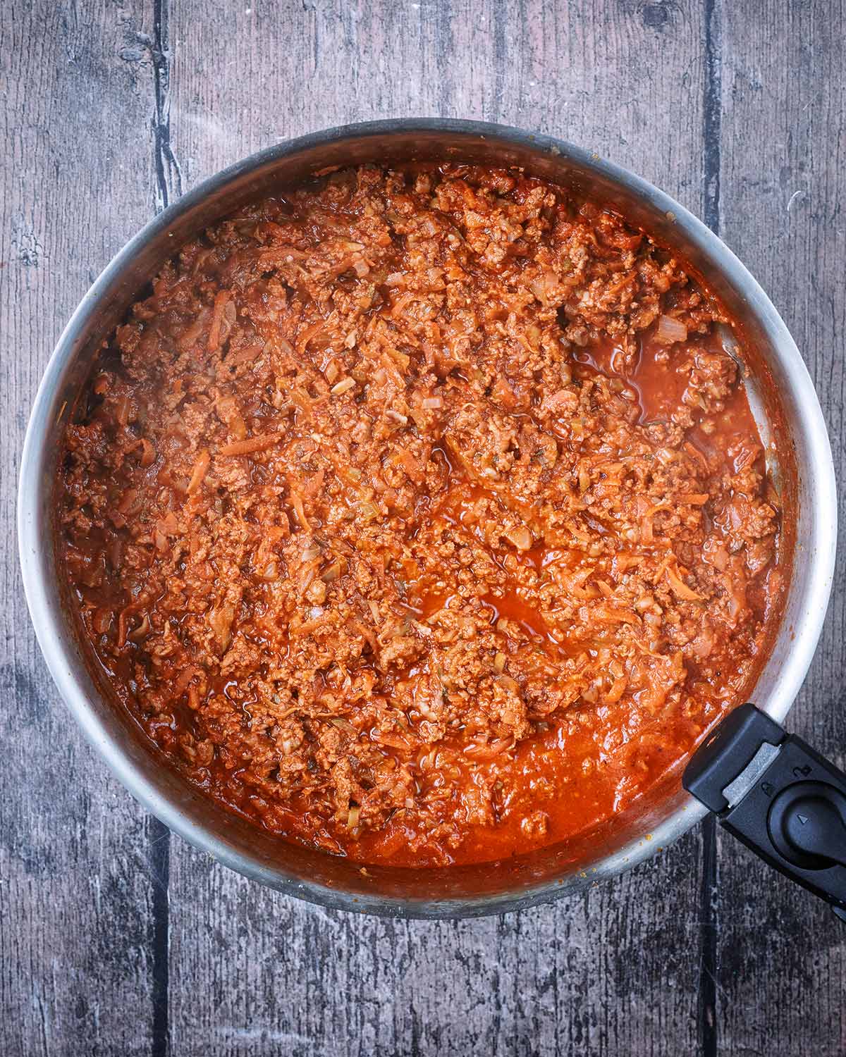 The thickened sauce in the pan.