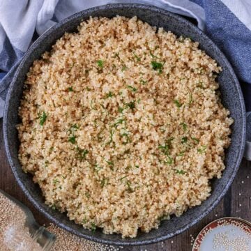 A bowl of cooked quinoa.